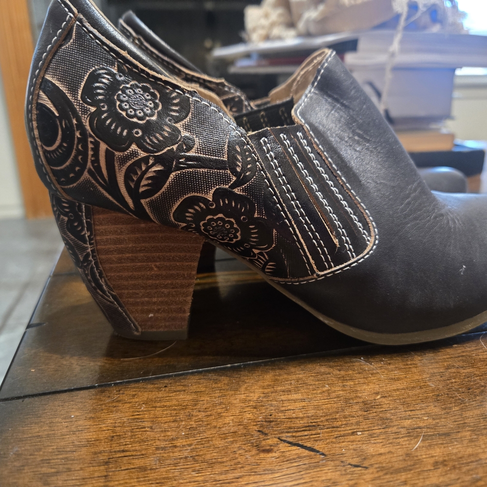 Chic Black and Brown Floral Heeled Boots